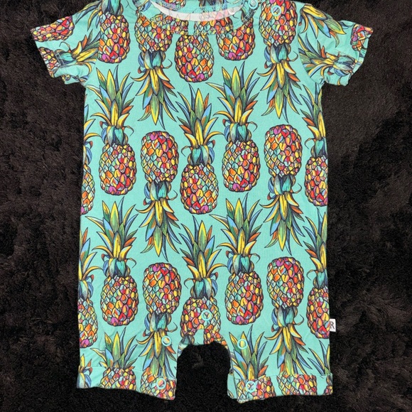 Bums & Roses Bamboo Shorty - Picture 2 of 5